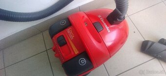 Predám vysávač Electrolux clario 1300 W. Ma nové vrecko/. Ma - 2