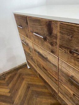 Komoda s kartáčovaným drevom - 2