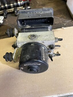 Škoda octavia 2 riadiaca jednotka abs - 2