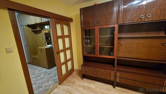 Darujem obývaciu stenu - 2