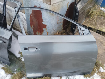 fabia 3 , 4 přední dveře - 2