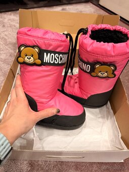 MOSCHINO original snehule veľ.29-31 - 2