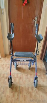 Predám štvorkolesové chodítko pre seniorov - 2