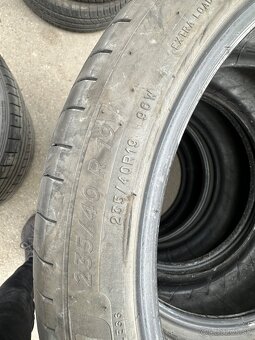 235/40r19 - 2