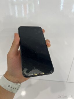 REZERVOVANÉ Rozbitý iPhone 11 Pro 64gb - 2