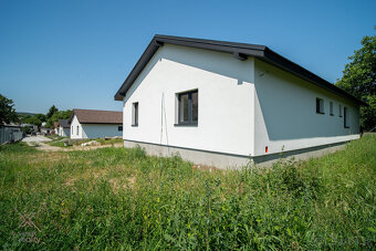 Na predaj priestranný bungalov-novostavba-holodom, Vajkovce - 2
