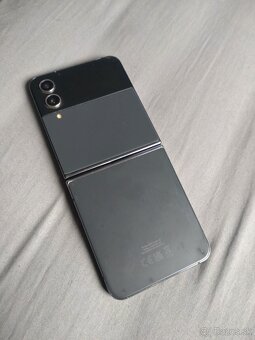 Samsung z Flip 4 na náhradné diely - 2