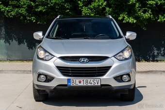 Hyundai ix35 2.0 CRDi VGT Premium 4x4 A/T Strieborná - 2