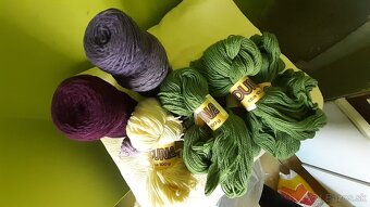 Kvalitná priadza DUNA - 100% vlna pekných farieb - 2