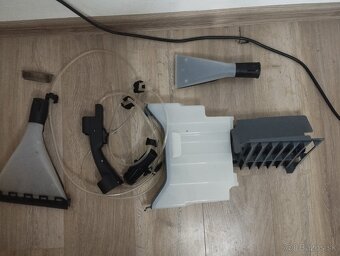 Predám vysávač Bosch BWD41720 ( mokré aj suché vysávanie) - 2