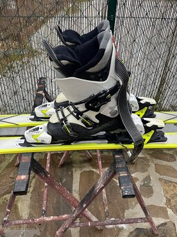 Lyže ,lyžiarky a palice - 2