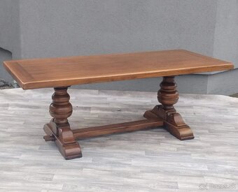 Stôl dubový refektársky . - 2