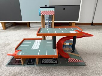 Drevená poschodová garáž - 2