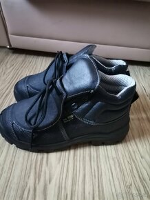 Pracovné topánky s oceľovou špičkou č. 44 - 2