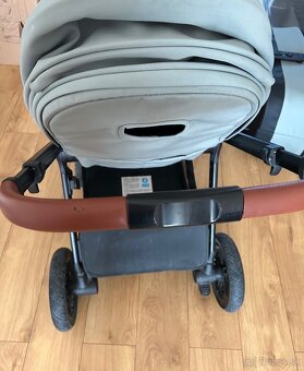 Kočiar Petite and Mars a autosedačka s isofix základňou - 2