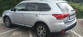 Mitsubishi Outlander - 2