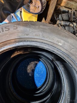 215/55 R17 Dot 0521 6-5mm letne - 2