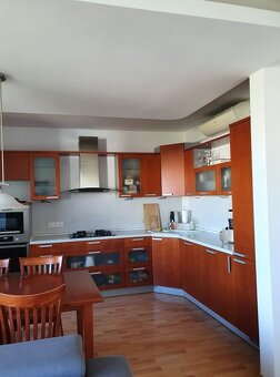 Rohová kuchynská linka so spotrebičmi - 2