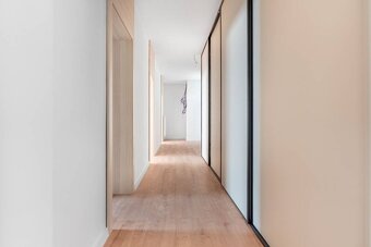 Jedinečný 4-izbový byt, 132m2 pri centre mesta s terasou - 2