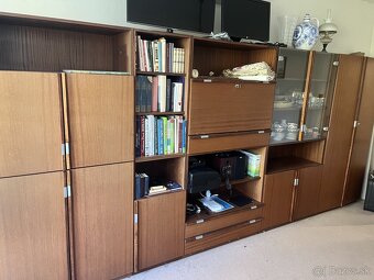 Masivne skrine a obyvackova stena - 2