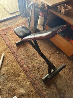 Benchpress s tyčou a závažiami - 2