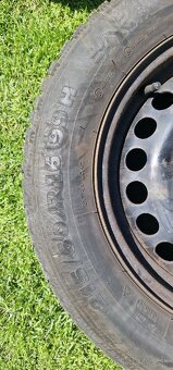 Zimné pneumatiky s diskami a puklicami na Ford Galaxi - 2