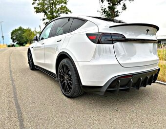 Tesla model y - 2