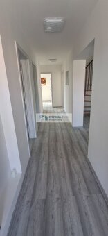 IBA U NÁS Čerstvo kolaudovaný odinný dom s 2 bytovými jedno - 2