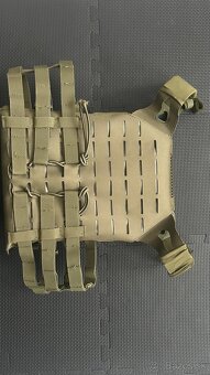 Vesta zo sumkami - 2