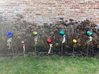 Sklenené ozdobné záhradné gule - 2