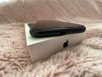 iPhone 11 64GB - 2