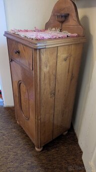 Secesny nocny stolík - 2