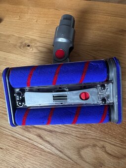 Vysávač Dyson - dvojvalcová hubica - 2