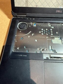 Predám na náhradné diely Dell e7440 - 2