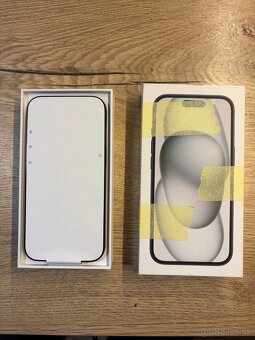 iPhone 15 256GB - 2