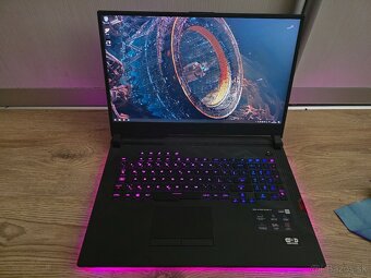 Predám ASUS ROG STRIX SCAR 17 - RTX 2070 Super - 2