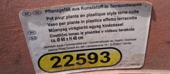Velký plastový kvetináč - 2