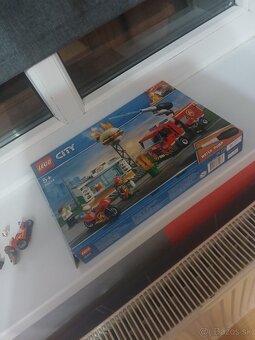 Predam tento set lego city 60214 - 2