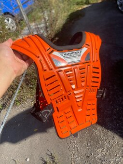 Detsky chranic hrude ufo - 2