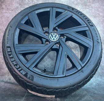 Zimní sada VW Golf Bergamo black 225/40R18 - 2