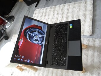 15.6" ACER E5 - 572G/Core I5/12GB RAM/256 SSD a 500HDD/NVid - 2
