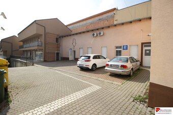 REB.sk ponúka na predaj administratívnu budovu s bytom v cen - 2