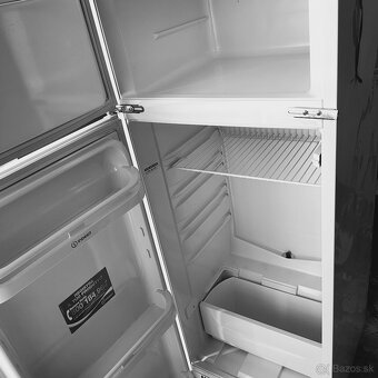 Vstavana chladnicka indesit 2412 - 2