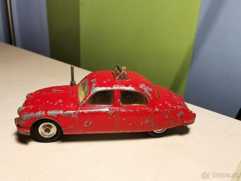 Corgi toys Jaguar 2.4L Fire - 2