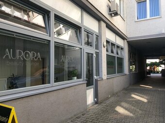 NA PRENÁJOM: Obchodný priestor s výmerou 52m2 v centre mesta - 2