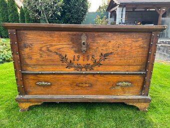 Stará drevená truhlica - 2