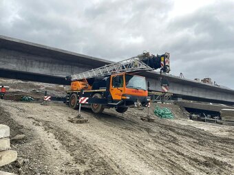 Žeriavnicke práce-autožeriav LIEBHERR LTM 1030 35ton - 2
