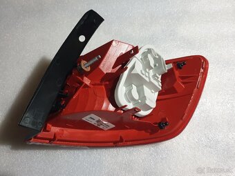 Predam nove lave zadne svetlo VALEO na Audi A6-C6 A6 - 2