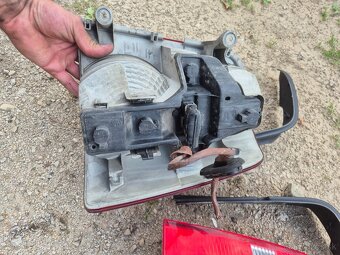 Predám zadné svetlá na Volkswagen Touran mk1 mk2 - 2