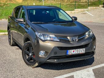 Toyota RAV4 2,2 D-4D 110kW 4WD (ťažné, park.kamera, keyless) - 2